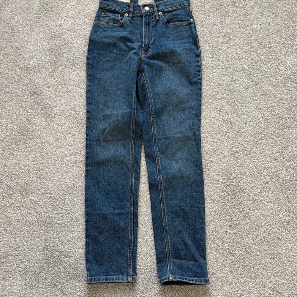 Everlane Women’s Straight Leg Jeans in Dark Blue Denim